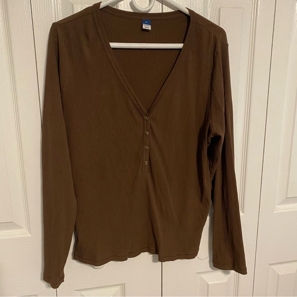 Bundle of 4 Old Navy Fall Long Sleeve Tops (1 Sweater,2 Shirts,1 Button Down) - Picture 5 of 13